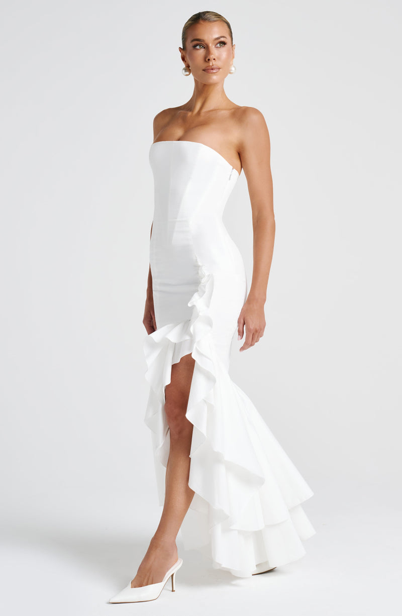 angelina maxi dress black white Say yes to forever in our ANGELINA maxi dress. When classic meets romantic in the dreamiest silhouette design