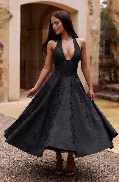 sleek black dress Velvi - Tatum Fitted Maxi - Make a stunning impression with the Tatum Fitted Maxi Dress Midi Dress Sleek Black Outfit