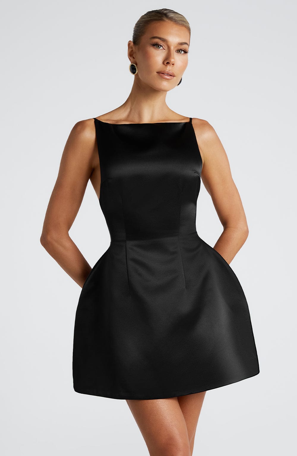 Photo Standee Party Decor Tate McRae Black Dress Mini Cardboard Cutout Celebrity Cutout For Parties, Birthdays & Events, 60cm Tall Taylor Swift Cardboard Cutout Photo Standee Party Decor Tate McRae Black Dress Mini Cardboard Cutout Celebrity Cutout For Parties, Birthdays & Events, 60cm Tall Taylor Swift Cardboard Cutout