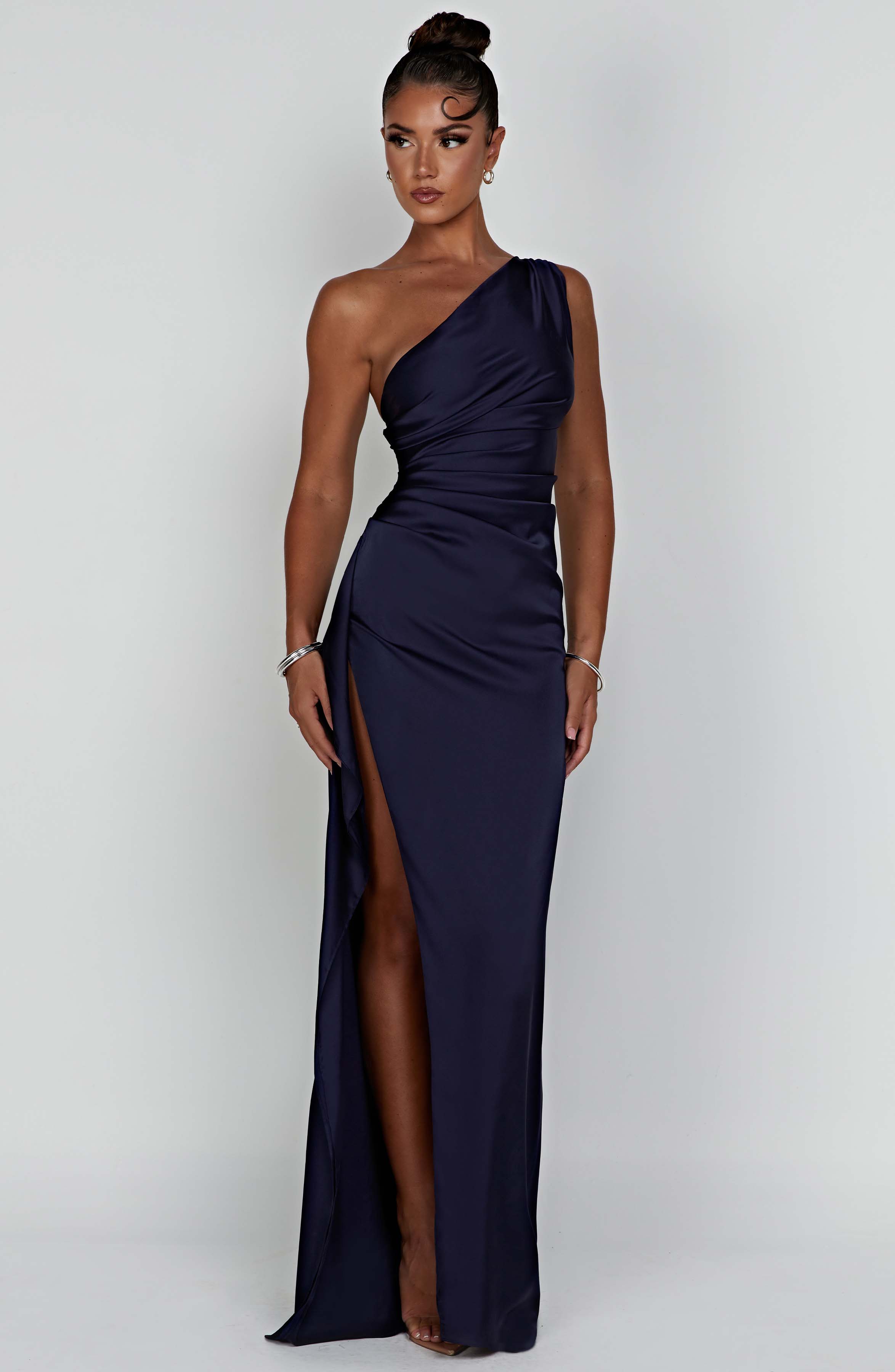 Elegant and comfortable Ariel maxi dress for a trendy look